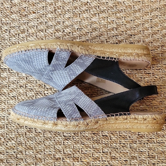Eric Michael Gray Snak Skin Leather Espadrilles with Comfortable Design - Picture 4 of 9